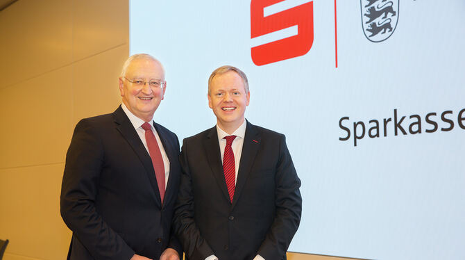 Peter Schneider (links) und sein Nachfolger Matthias Neth. FOTO: RUDEL/SVBW