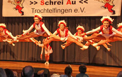 Synchron und akrobatisch: Die Tanzgarde aus Spaichingen holte sich den Gesamtsieg in der Eberhard-von-Werdenberghalle.  FOTOS LE