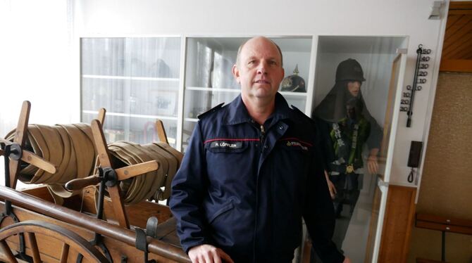 Ralf Löffler ist der Kommandant der Neuhäuser Feuerwehr und sehr gespannt auf die Zukunft bei der Metzinger Wehr.  FOTO: LEISTER