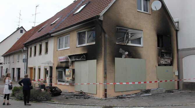 In der Nacht vom 26. auf den 27. August 2022 brach ein Feuer in einem Einfamilienhaus an der Marktstraße in Gammertingen aus. E