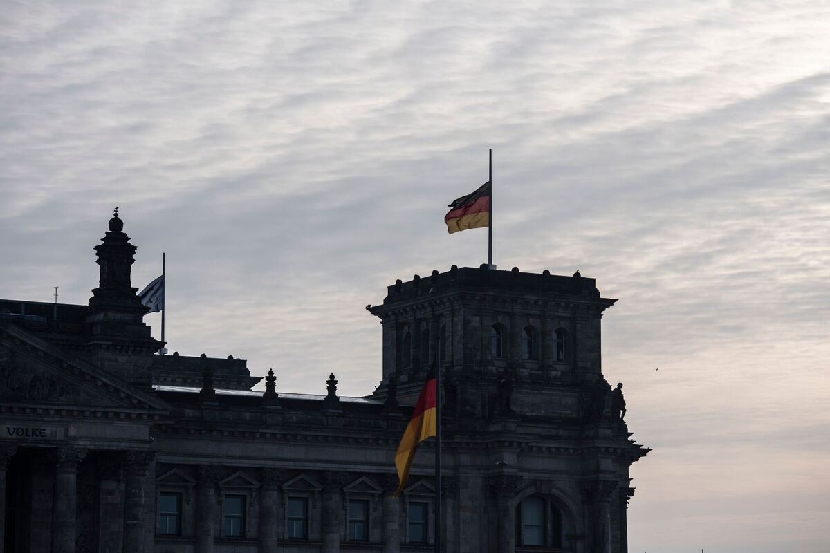 Trauerbeflaggung Trauerbeflaggung