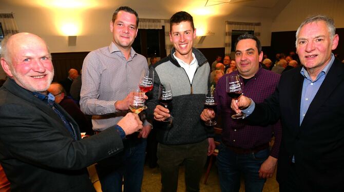 Sie freuen sich auf eine positive Zukunft der Metzinger und Neuhäuser Weingärtnergenossenschaft: (von links) Aufsichtsratsvorsit