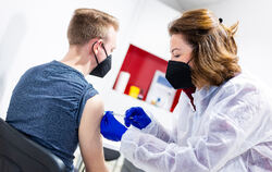 Neue Studie untersucht Nebenwirkungen von Covid-19-Impfungen.  FOTO: FRANKENBERG/DPA