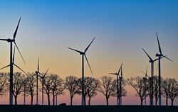 Wo drehen sich künftig Windräder? Der Regionalverband Neckar-Alb und die Kommunen sind derzeit auf Standortsuche.  FOTO: PLEUL/D