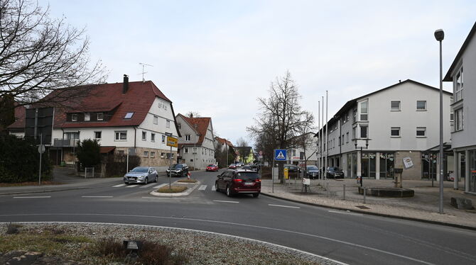 Gleich hinter dem innerörtlichen Rommelsbacher Kreisverkehr am Beginn der Ermstalstraße wird der erste Bauabschnitt des Großproj