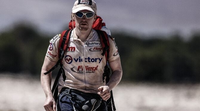 Läuft am Samstag durch Reutlingen: der Extremsportler Joey Kelly.  FOTO: PR