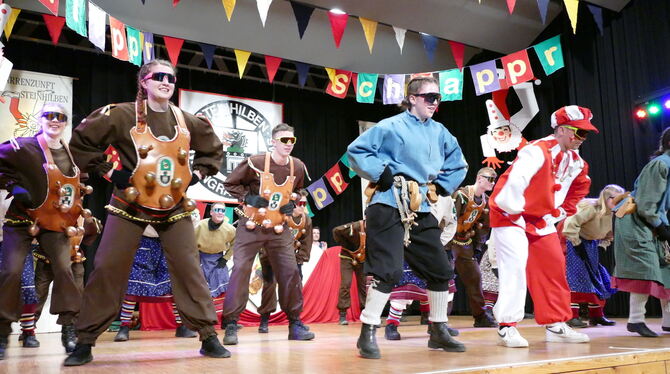 Hanswurschtl und Kiachlasnarr – zwei der drei »närrischen Geburtstagskinder« tragen erfolgreich die Tradition ins Heute. FOTOS: