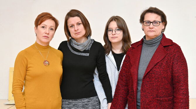 Berichten über Startchancen und -probleme (von links): Iryna Dudak, Inessa Demchenko mit Tochter Maria und Galina Lerner.