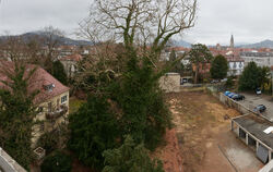 Das Geiselhart-Gelände befindet sich zwischen Galeria Kaufhof und Gartenstraße. Hier der Blick vom Parkhaus. FOTO: SCHANZ