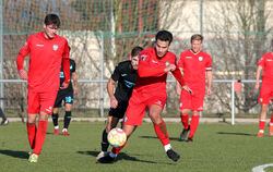 Vladan Djermanovic (am Ball) erzielt im Testspiel bei Calcio den Treffer für den SSV Reutlingen.   FOTO: JOACHIM BAUR