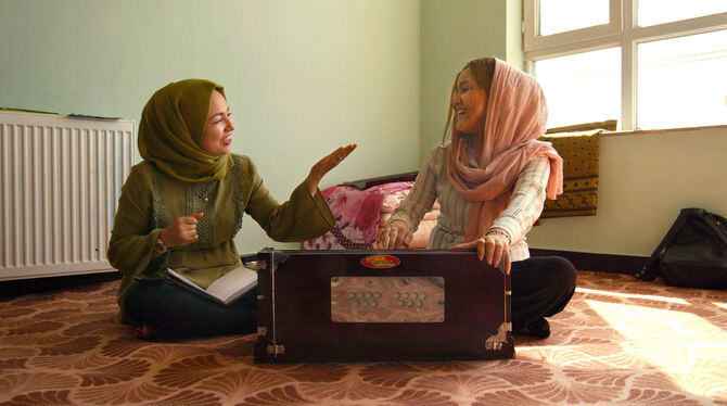 Szene aus dem afghanisch-kanadischen Dokumentarfilm »And Still I Sing« von Fazila Amiri.  FOTO: FESTIVAL