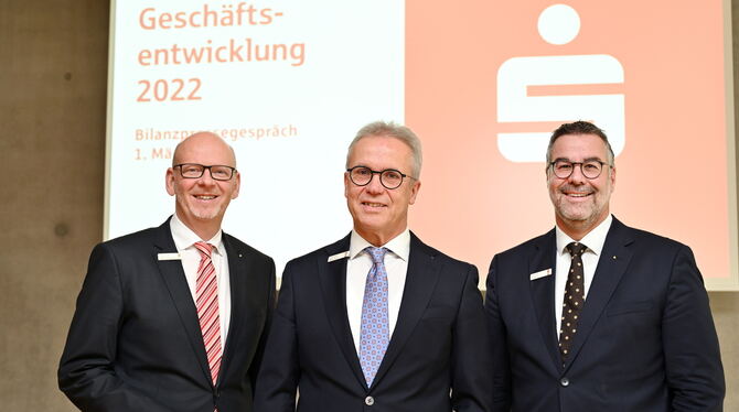 Joachim Deichmann, Vorsitzender Michael Bläsius und Martin Bosch (von links) bilden den Vorstand der Kreissparkasse Reutlingen.
