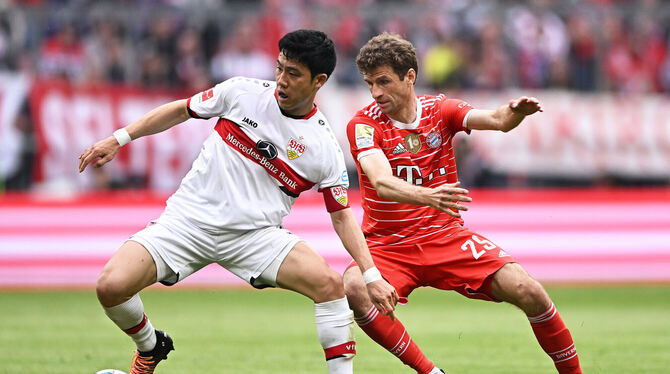 Kauft VfB-Kapitän Wataru Endo (links) am Samstag Münchens Thomas Müller den Schneid ab?  FOTO: PREISS/WITTERS