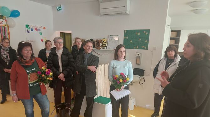 Eröffnung des Schnecken-Tigers in Rübgarten: Sandra Hehn (links) leitet ihn zusammen mit Annika Weber (3. von rechts) – beide ha