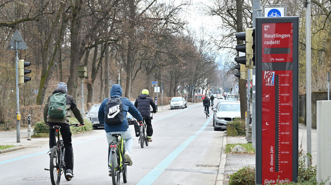 Viel Platz für  Radfahrer und  Fußgänger:  Der Autoverkehr  in der Charlottenstraße hat massiv abgenommen.  FOTO: PIETH