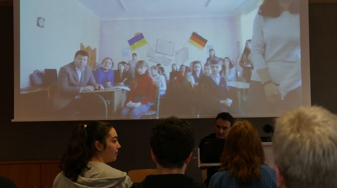 Videokonferenz zwischen der Georg-Goldstein-Schule in Bad Urach, der Schönbein-Realschule Metzingen und der Schule in Arzys (Ukr