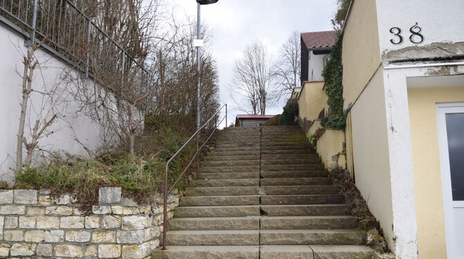 Die Treppe zwischen Berg- und Panoramastraße ist in schlechtem Zustand.  FOTO: WURSTER