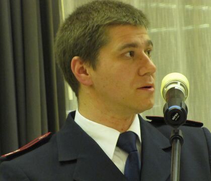 Der Feuerwehrkommandant David Schäffer ist nun seit einem Jahr im Amt. Er folgte auf seinen Vater Reiner, der nun Ehrenkommandan