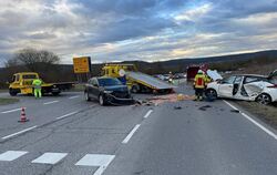 Drei Menschen wurden bei diesem Unfall bei Rottenburg-Dettingen so schwer verletzt, dass sie in eine Klinik gebracht werden muss