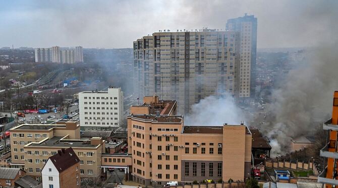 FSB-Gebäude brennt
