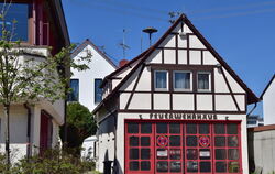 Mähringen ist einer der wenigen Orte im Kreis Tübingen, wo die Sirene auf dem Feuerwehrhaus nicht demontiert wurde. FOTO: MEYER