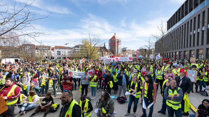 Tausende Beschäftigte im Öffentlichen Dienst legten gestern auch in Reutlingen die Arbeit nieder.