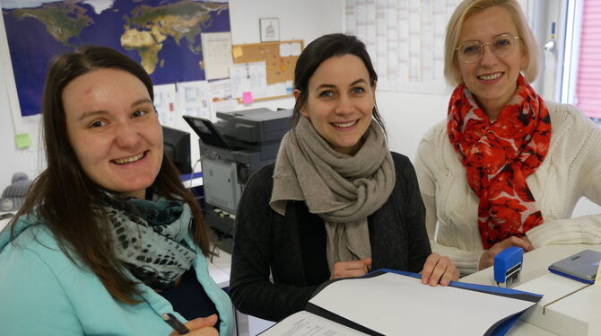 Tanja Becker (links), Maha Zaghi und Tetyana Schneider (Karina Montes fehlt auf dem Foto) sind  Metzingens  Integrationsmanageri
