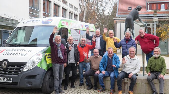 Der Wannweiler Bürgerbus mit seinen elf ehrenamtlichen Fahrern, meist sind es rüstige Rentner.  FOTO: PRIVAT