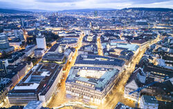  Hauptsitze von UBS und Credit Suisse in Zürich. FOTO: BUHOLZER/DPA 