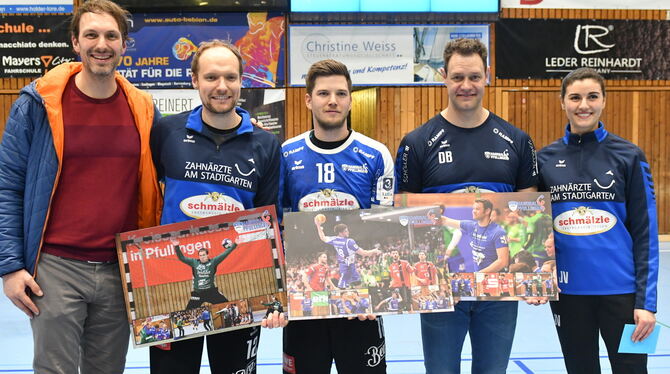 Wurden beim VfL Pfullingen nach dem Spiel gegen Oftersheim/Schwetzingen verabschiedet: (von links) Fabian Kehle, Simon Tölke, Ch