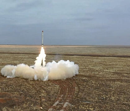 Eine Iskander-K-Rakete während einer Militärübung in Russland. Sie kann mit Atomsprengköpfen bestückt werden.  FOTO: DPA 