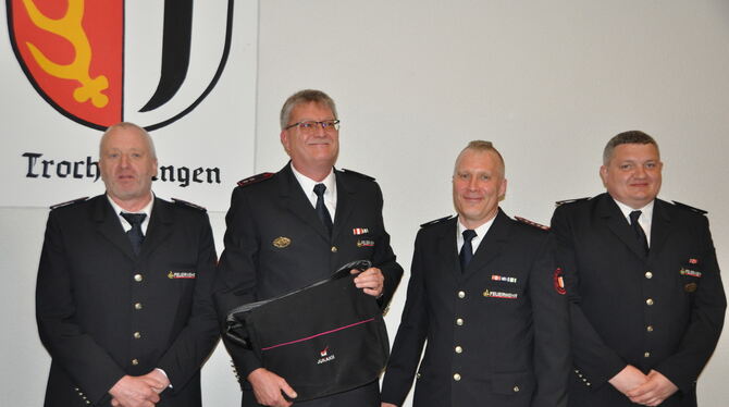Kommandant Josef Brunner (Zweiter von rechts) wird weiter unterstützt vom stellvertretenden Kommandanten Ralf Herrmann (von link