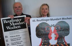 Wilhelm König und Ehefrau Manuela. 46 Jahre lang war König Gastgeber der Reutlinger Mundart-Wochen. FOTO: SPIESS