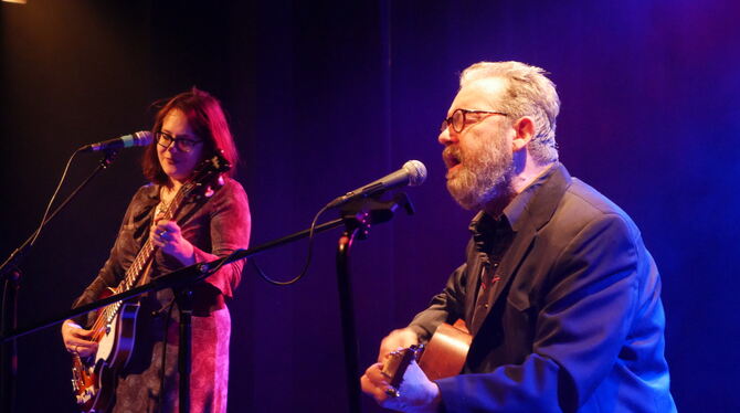 Brett Sparks (rechts) und Rennie Sparks beim Auftritt mit der US-amerikanischen Alternative-Folk-Gruppe Handsome Family am 28. M