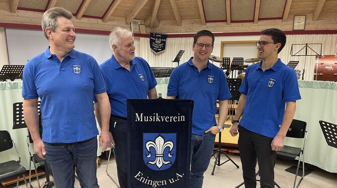 Generationenwechsel: Die bisherigen Vorstände Jürgen Kapitel (von links) und Edmund Sautter geben das Zepter an das neue Vorstan