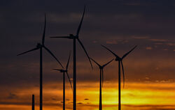 Morgenrot oder Götterdämmerung der Windkraft? Die Engstinger haben es in der Hand. FOTO: PLEUL/DPA