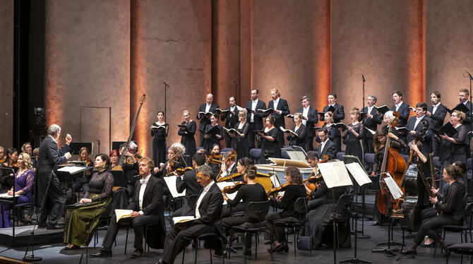 Hat mit »Vision.Bach« Großes vor: Die Gaechinger Cantorey unter der Leitung von Hans-Christoph Rademann.  FOTO: HOLGER SCHNEIDER