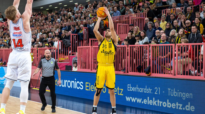 Ohne Erol Ersek waren die Tigers bei der 77:84-Hinspiel-Niederlage aus der Distanz klar unterlegen.  FOTO: DUDDEK/EIBNER