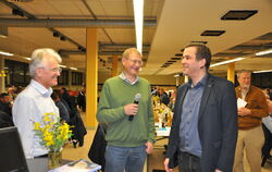 Männervesper in St. Johann (von links): Werner Goller und Erwin Höh vom Vorbereitungsteam mit dem Journalisten, Trainer und Coac