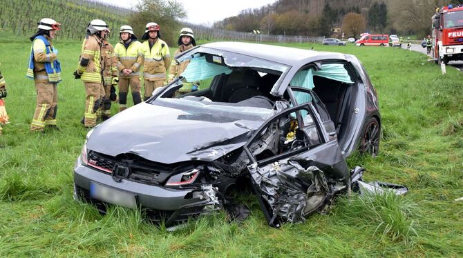 19-Jähriger Autofahrer bei Unfall in Kurve schwer verletzt