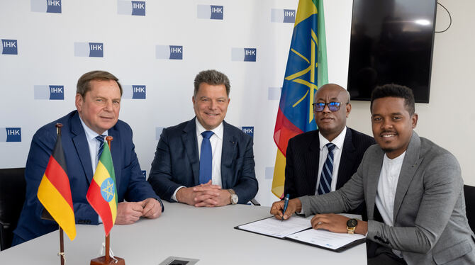 Hauptgeschäftsführer Wolfgang Epp (von links) und Präsident Christian Erbe von der Industrie- und Handelskammer Reutlingen unter