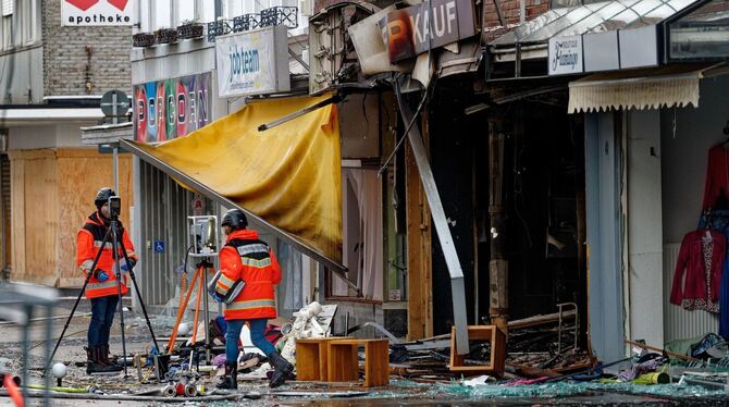 Wohnhaus-Explosion - mehrere Schwerverletzte Wohnhaus-Explosion - mehrere Schwerverletzte