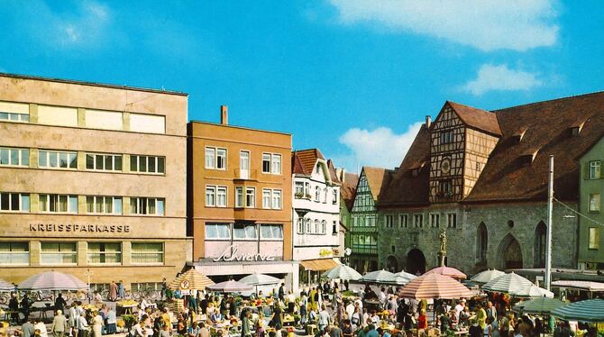 Ein Foto vom Reutlinger Marktplatz aus den 1950er-Jahren.