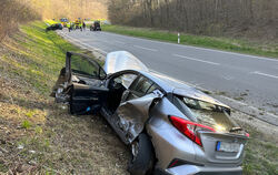 Verkehrsunfall auf der L383 vor der Einfahrt zum Hofgut Alteburg.