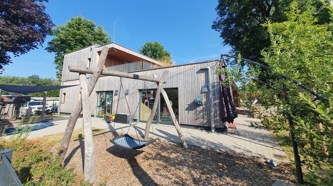 Das Gebäude des Kinderhauses Jahnstraße in Wannweil soll größer werden und mehr Kindern Platz bieten.  ARCHIVFOTO: SCHITZ