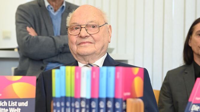 Wer würde nicht gerne mit 85 Jahren so zufrieden wie Professor Dr. Dr. Eugen Wendler vor einem viel beachteten Lebenswerk sitzen