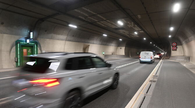 Die Reinigung und Wartung von (im Bild) Scheibengipfel- und Ursulabergtunnel ist eine Frage der Verkehrssicherheit. Deutlich zu
