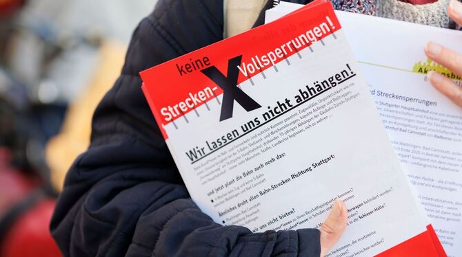 Demonstration gegen Bahnchaos und Streckensperrungen in Stuttgart