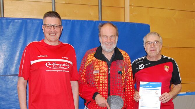 Vorstand Jürgen Frank und die beiden Übungsleiter Wolfgang Dieth (Tischtennis) und Eberhard Frank (Alltags-Traings-Programm).  F