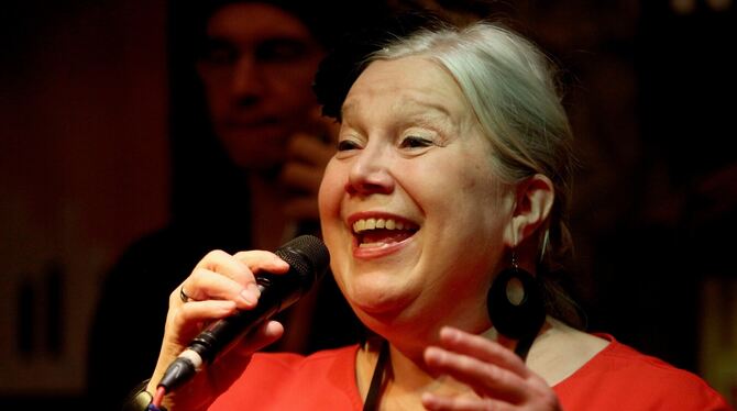 Tuija Komi, von der Süddeutschen Zeitung als »echte finnische Jazz-Diva« tituliert, sang im Jazzclub in der Mitte. FOTO: SPIESS
